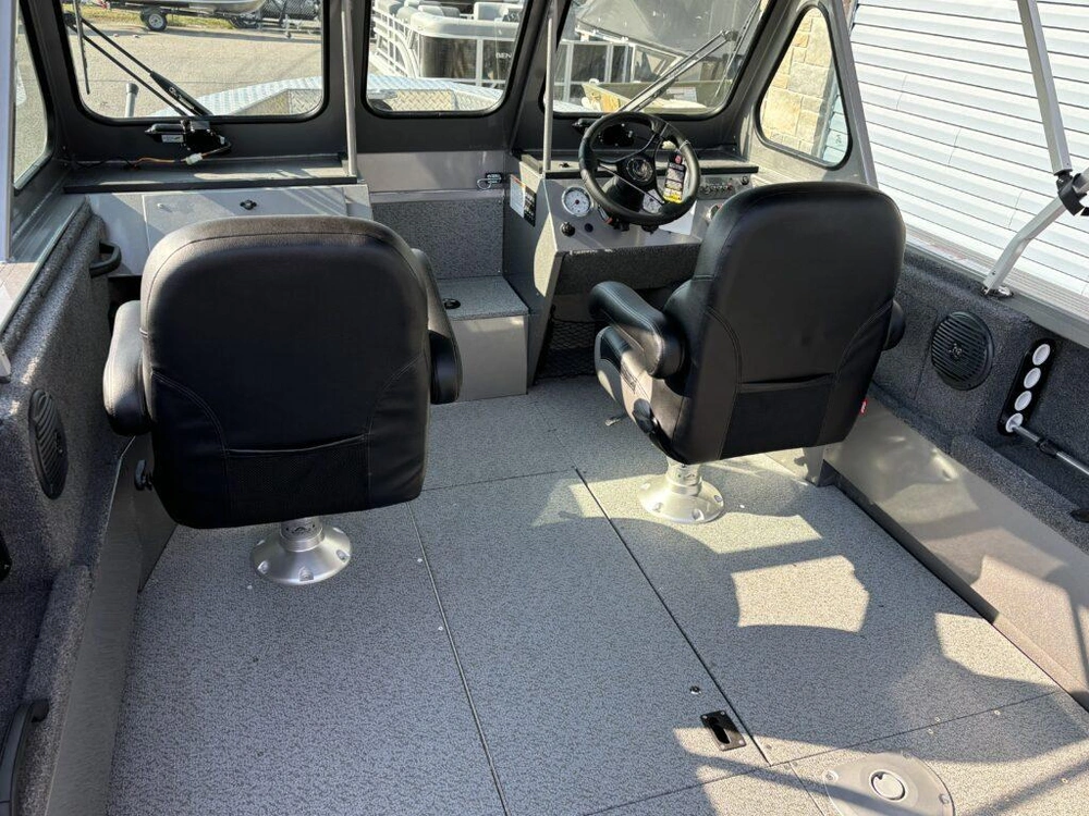 2025 Crestliner 1850 Commander Elite W/150 Pro Xs & Deluxe Trailer alt