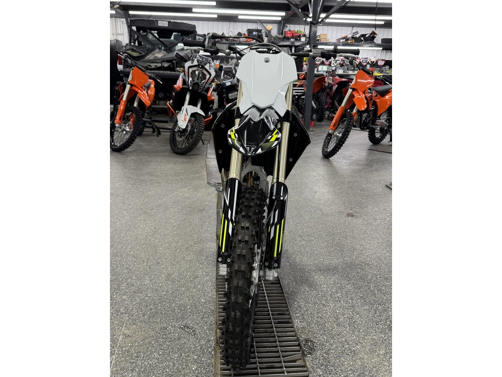Triumph Tf 250-x 2026 alt