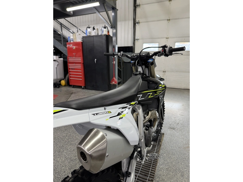 Triumph Tf 250-x 2026 alt