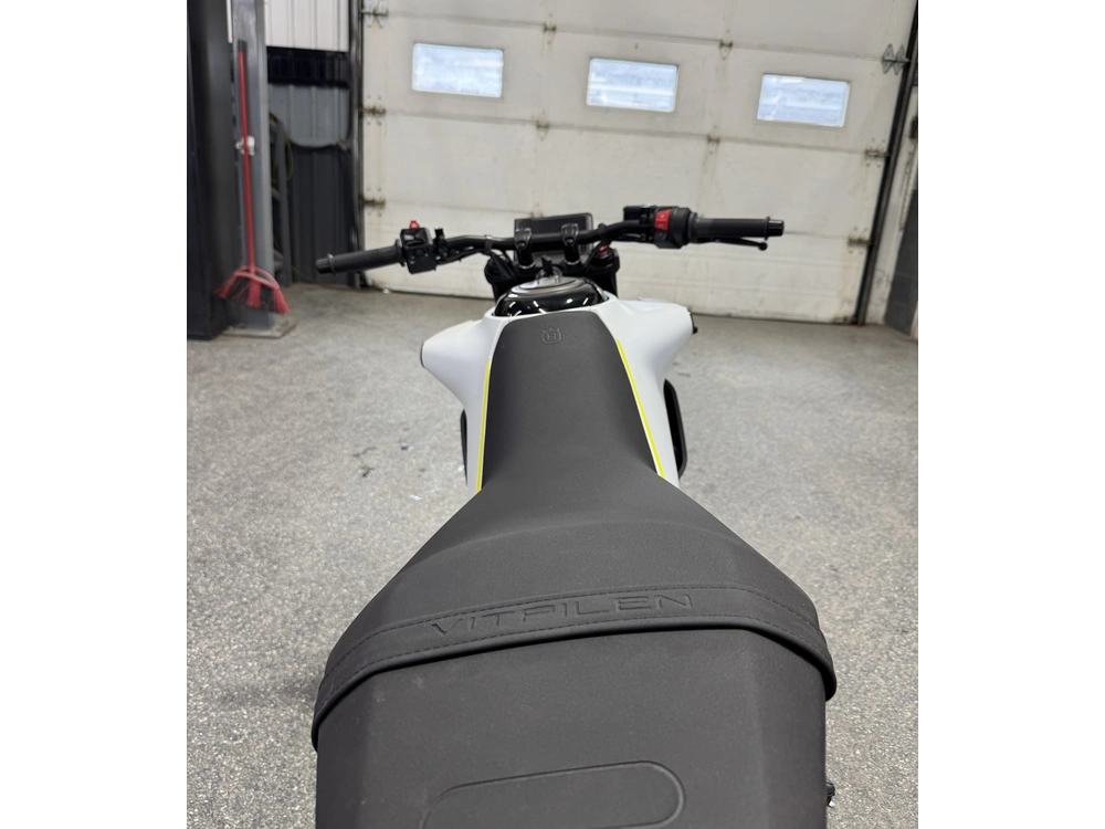 Husqvarna Vitpilen 401 B.d. 2024 alt