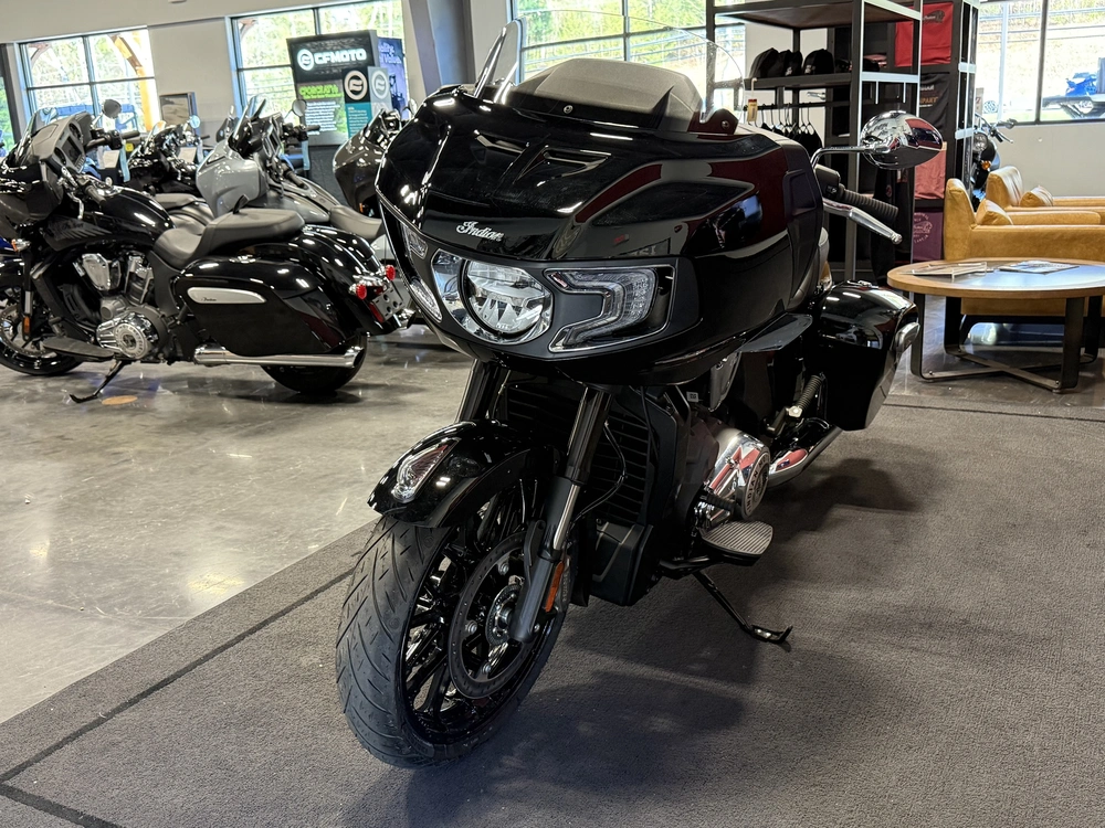 2025 Indian Motorcycle Challenger, Base alt
