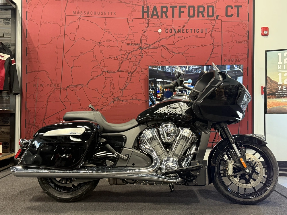 2025 Indian Motorcycle Challenger, Base alt