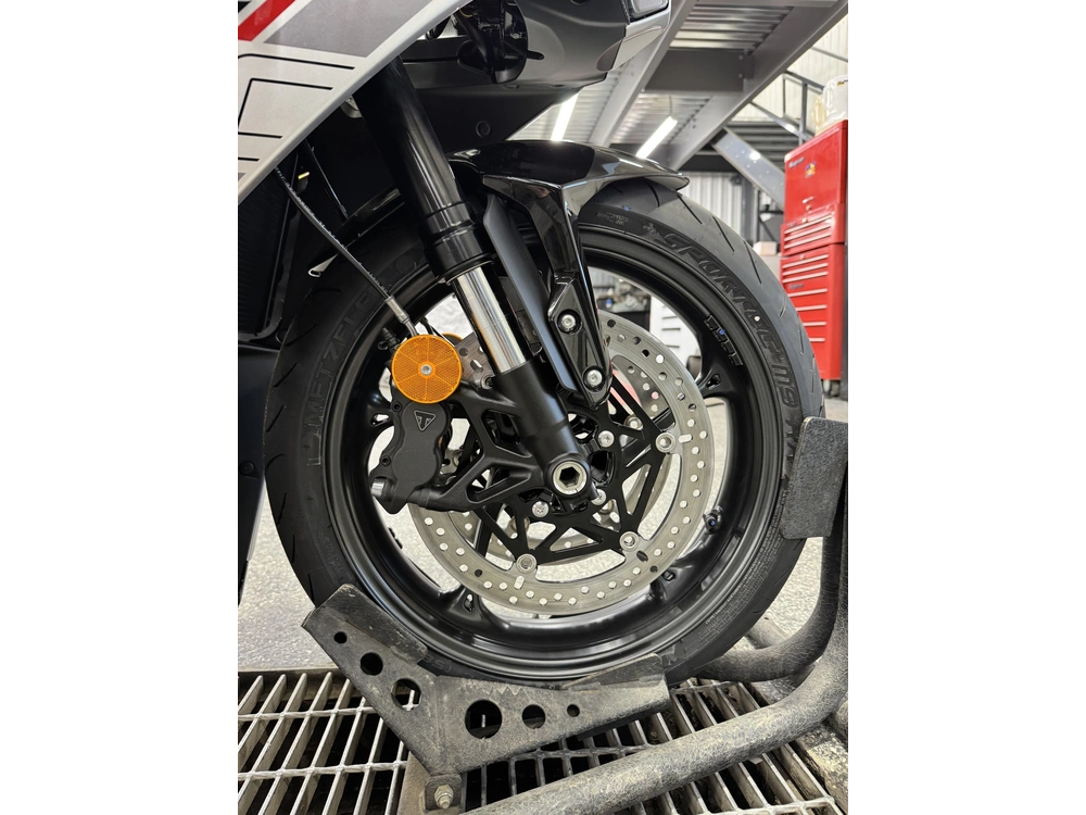 Triumph Daytona 660 Argent 2026 alt