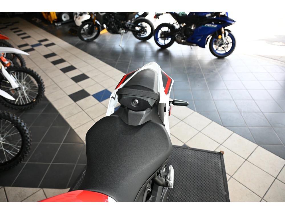 2026 Yamaha Yzf-r7 70th Anniversary Edition alt