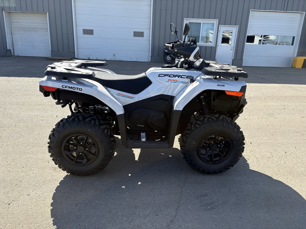 2026 Cfmoto Cforce 500 alt