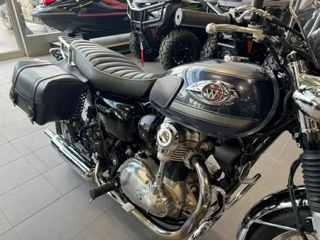 Kawasaki W800 2023