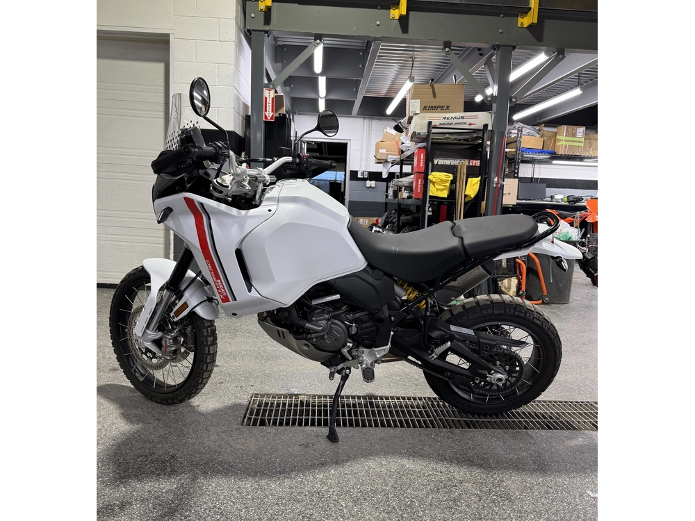 2023 Ducati Desert X alt