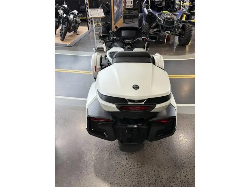 2026 Can-Am RT Sea-to-Sky (SE6) Vegas White Satin / Special Series