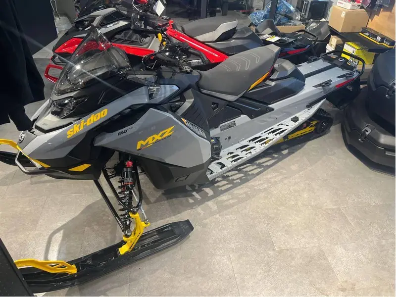 Ski-Doo MXZ ADRENALINE W/BLIZZARD PKG 850 E-TEC 137 with Ice Ripper XT 1.25" Track 2026