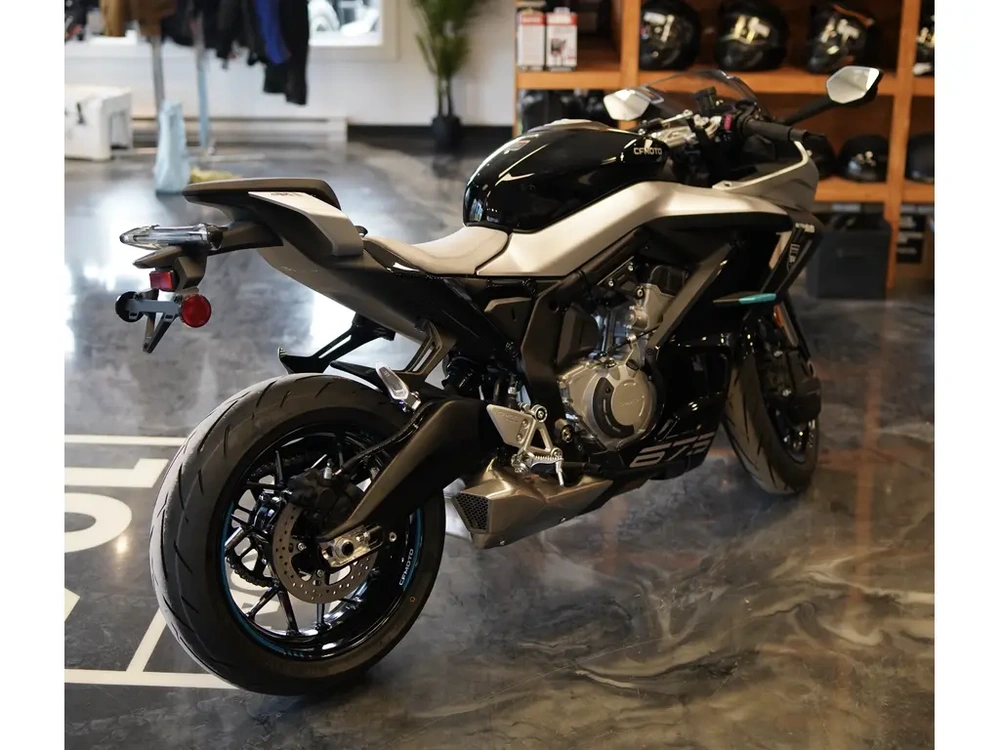Cfmoto 675 Ss Noir 2026 alt