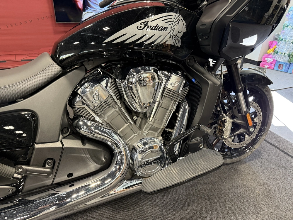 2025 Indian Motorcycle Challenger, Base alt