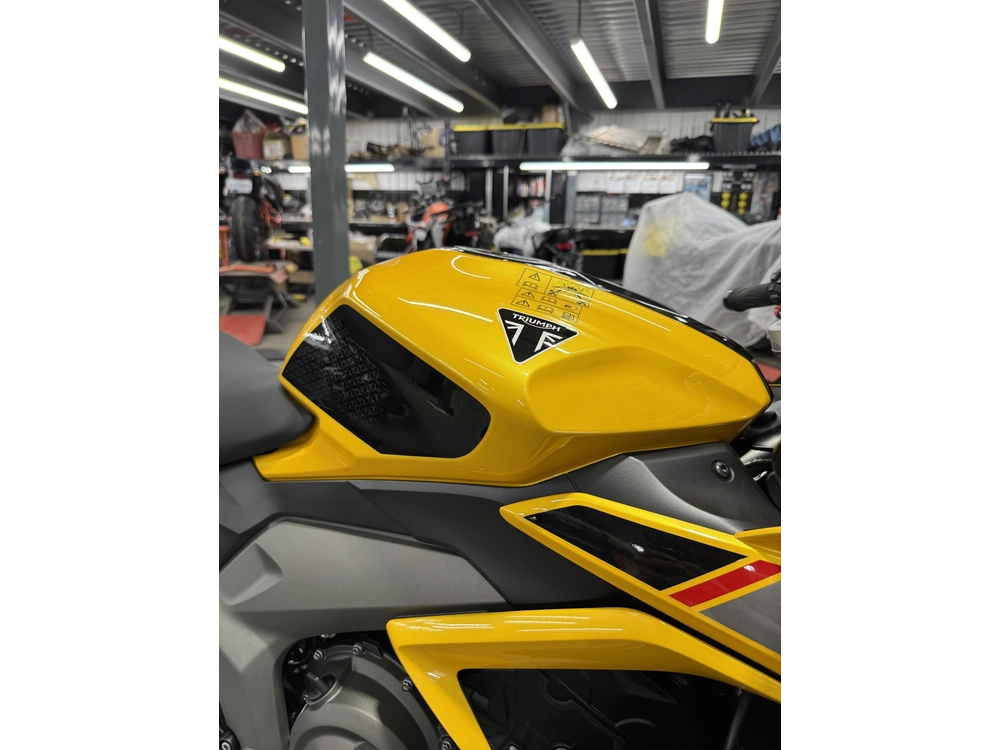 Triumph Daytona 660 Jaune 2026 alt