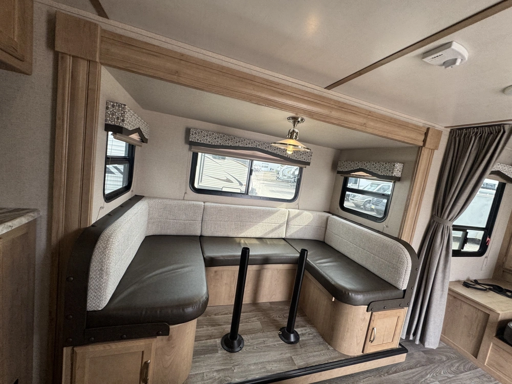 Winnebago Minnie 2201ds 2020 alt