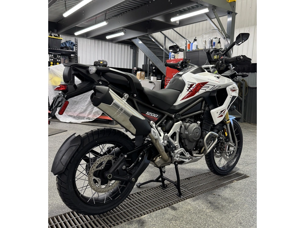 Triumph Tiger 1200 Desert Ed 2026 alt