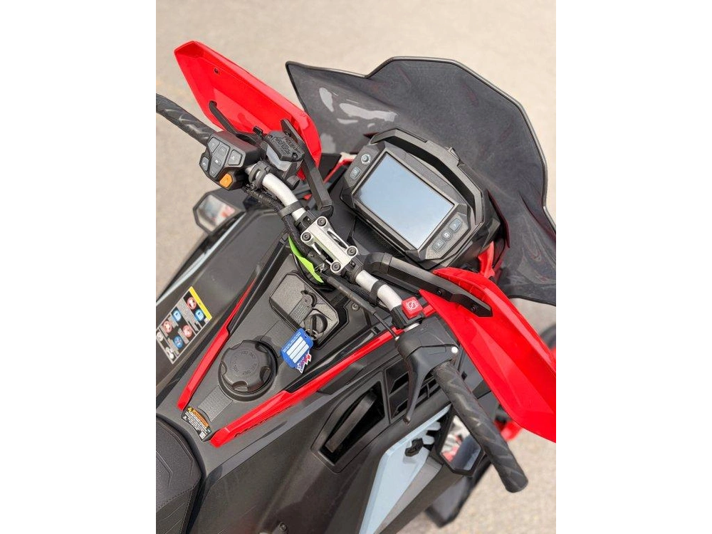 Polaris 850 Indy Vr1 137 2025 alt