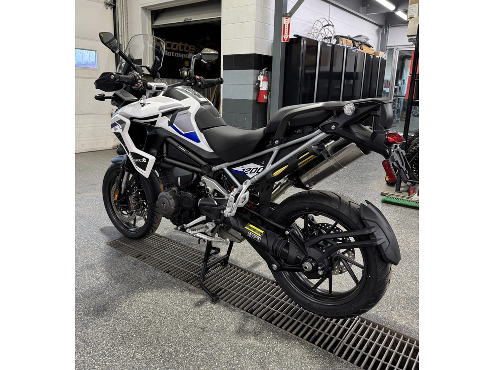 Triumph Tiger 1200 Alpine Ed 2026 alt