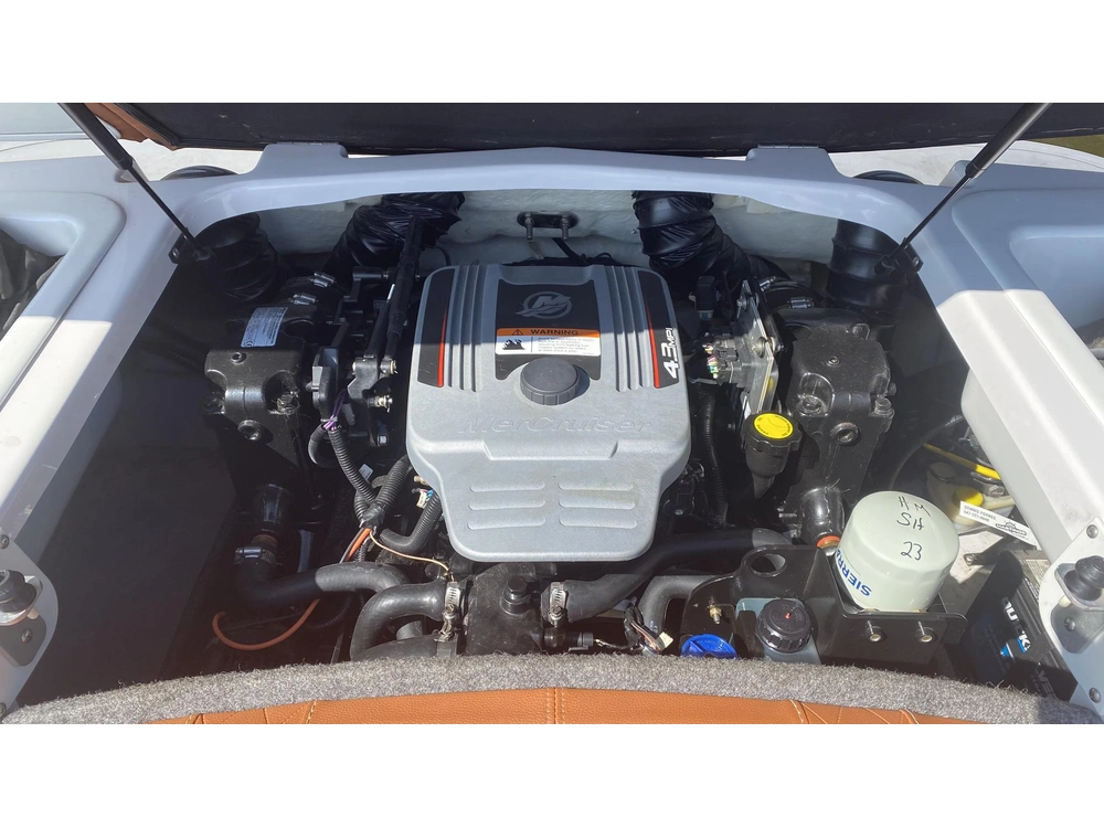 2014 Glastron Gt 185 W/mercruiser 4.3l Mpi alt