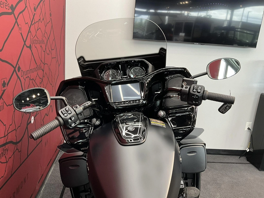 2026 Indian Motorcycle Pursuit Dark Horse + 112 Package alt