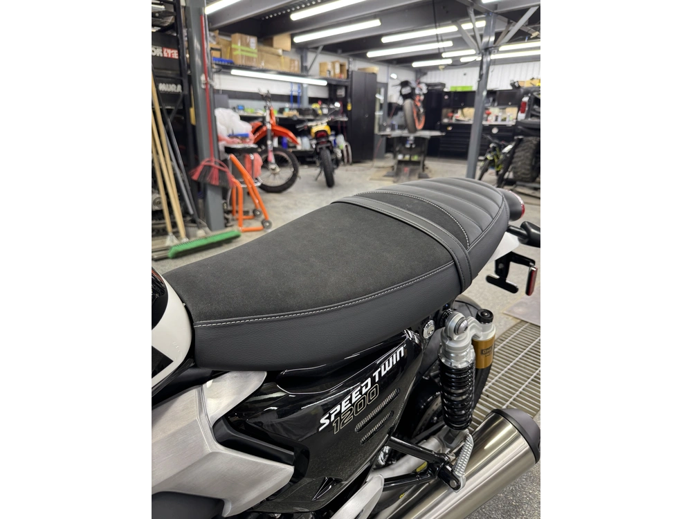 Triumph Speed Twin 1200 Rs 2026 alt