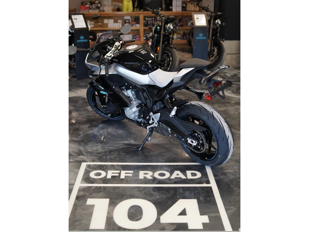 2026 Cfmoto 675 Ss alt