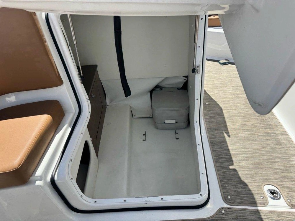 Glastron 245 Gtd 6.2l/b3 Mercruiser 2021 alt