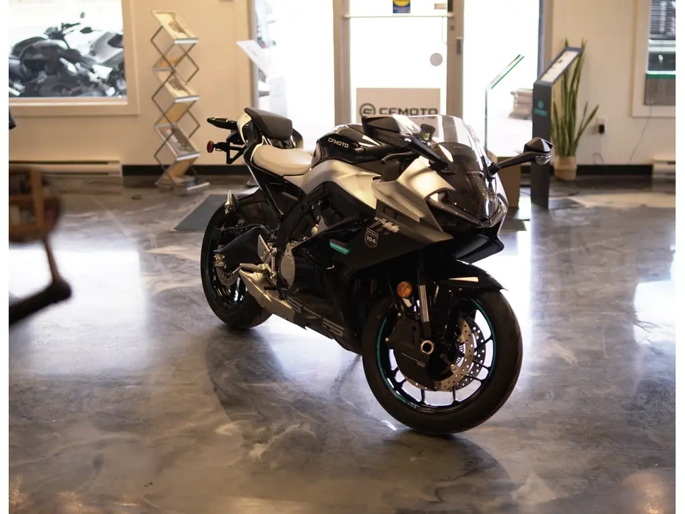 Cfmoto 675 Ss Noir 2026 alt