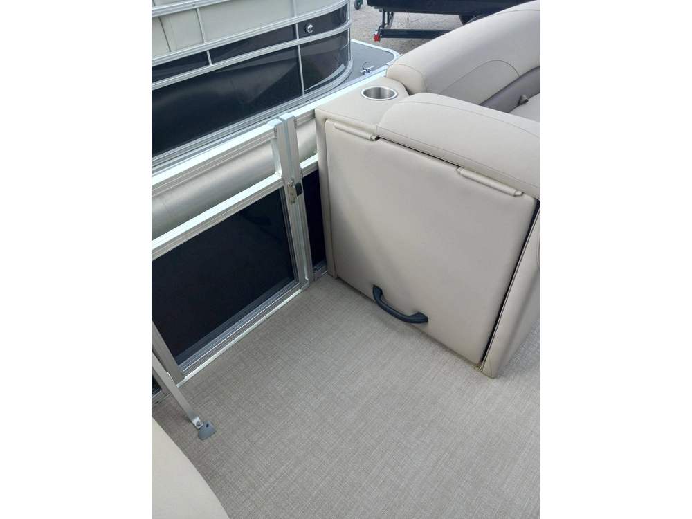 2023 Legend Q-series Le 21 Lounge W/merc 60elpt 4-stroke alt
