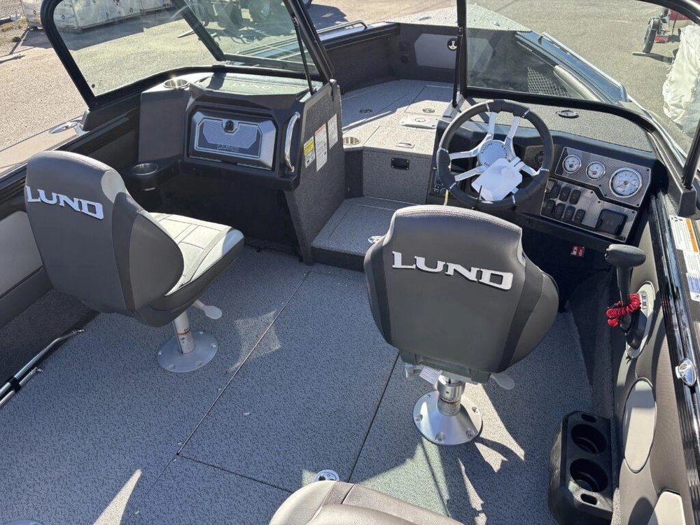2026 Lund Boat Co 1875 Tyee W/200hp & Galvanized Bunk Trailer! alt