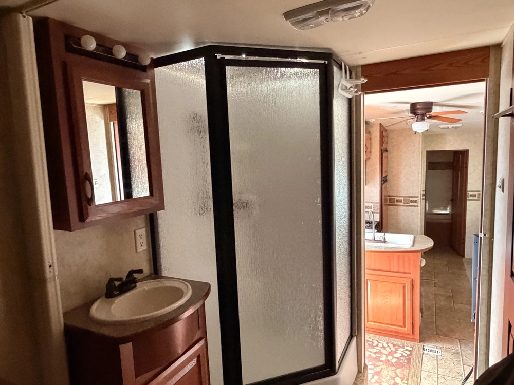 2010 Dutchmen Colorado 29bh 5th Wheel alt
