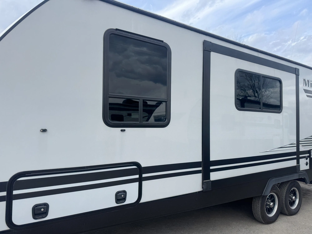 Winnebago Minnie 2201ds 2020 alt