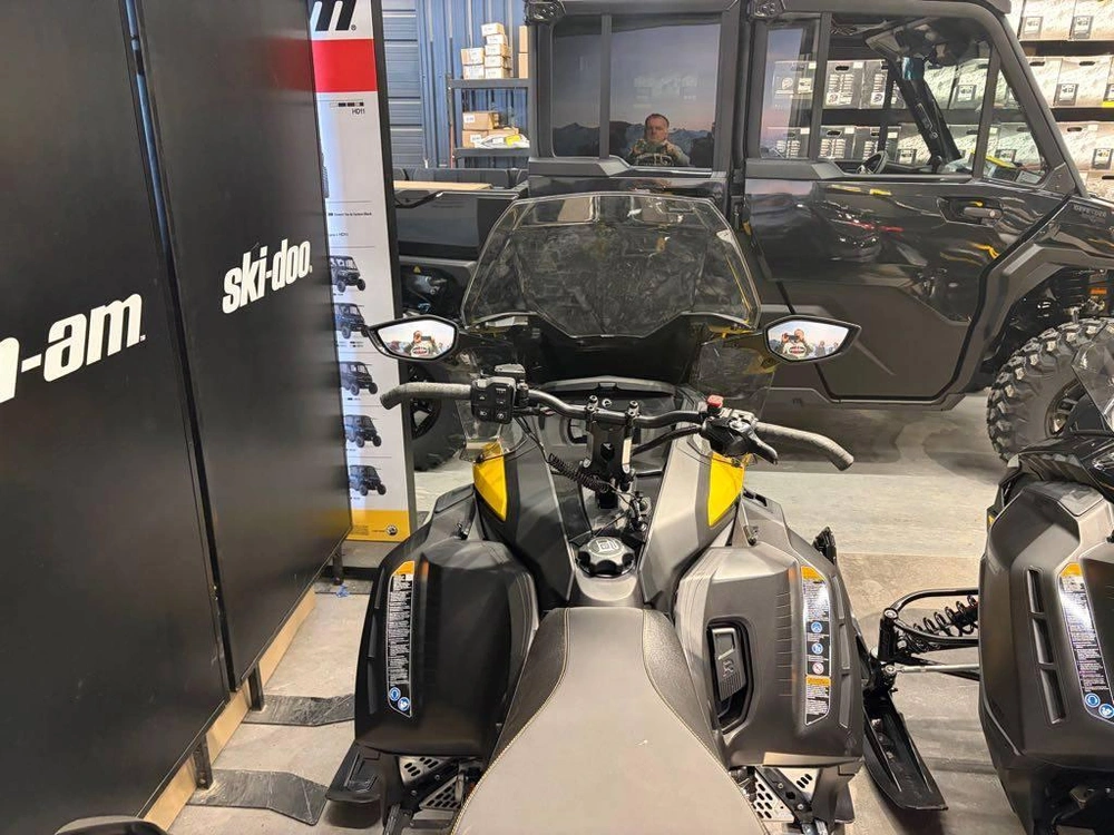 2026 Ski-doo Grand Touring Sport 600 Ace With Silent Track Ii 1.25" Track alt