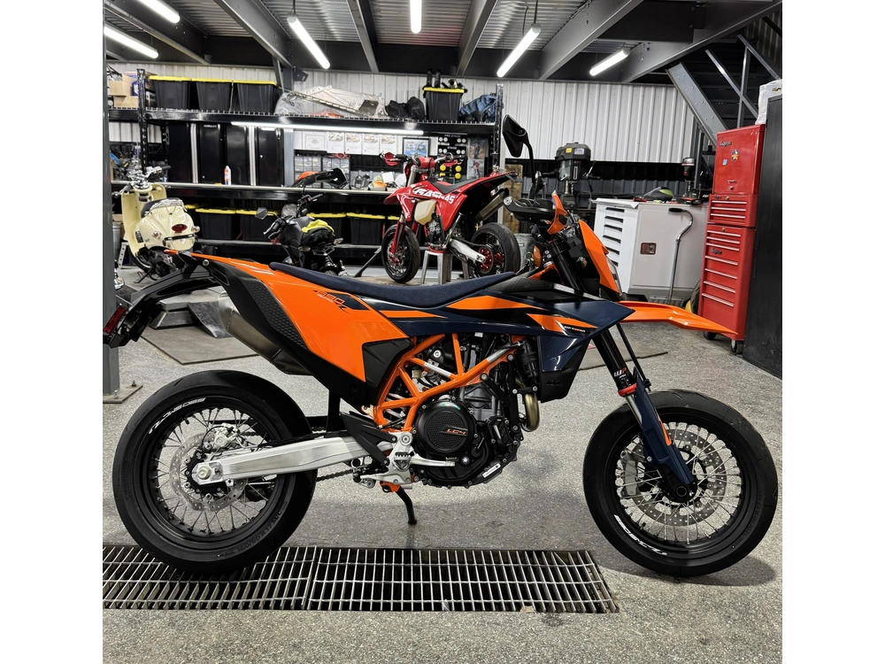2026 Ktm 690 Smc R alt