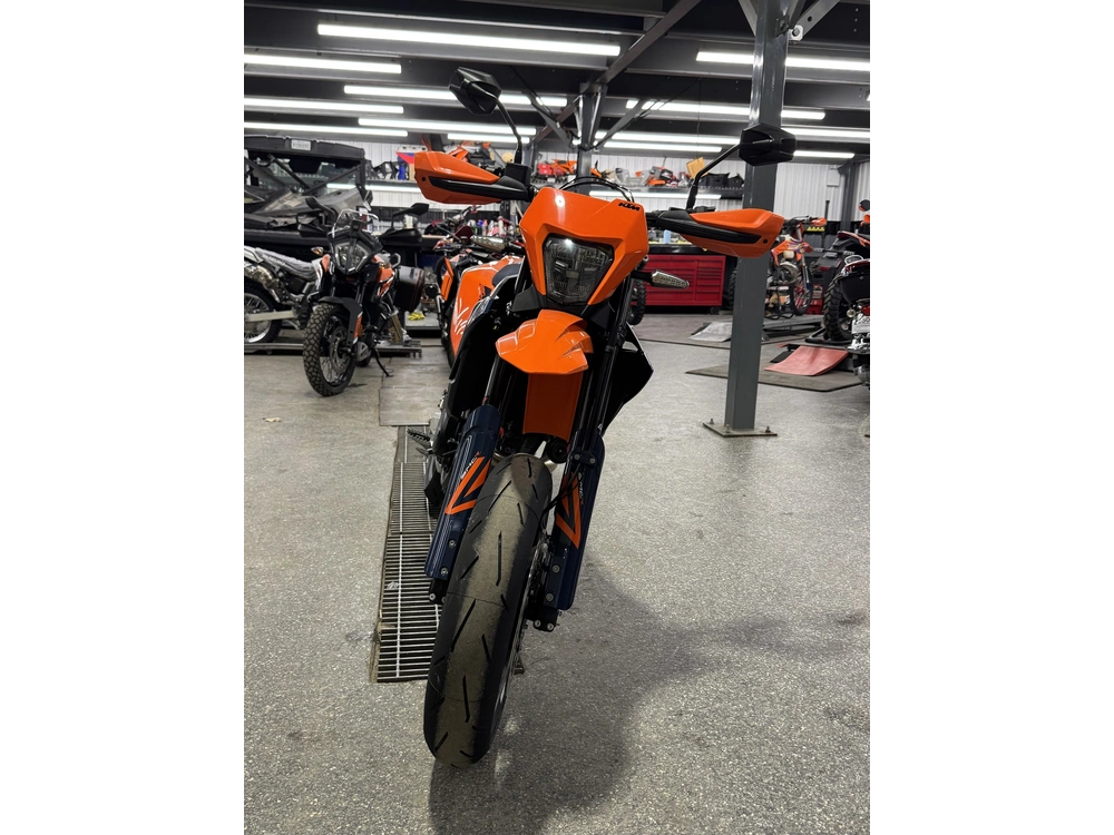 2026 Ktm 690 Smc R alt