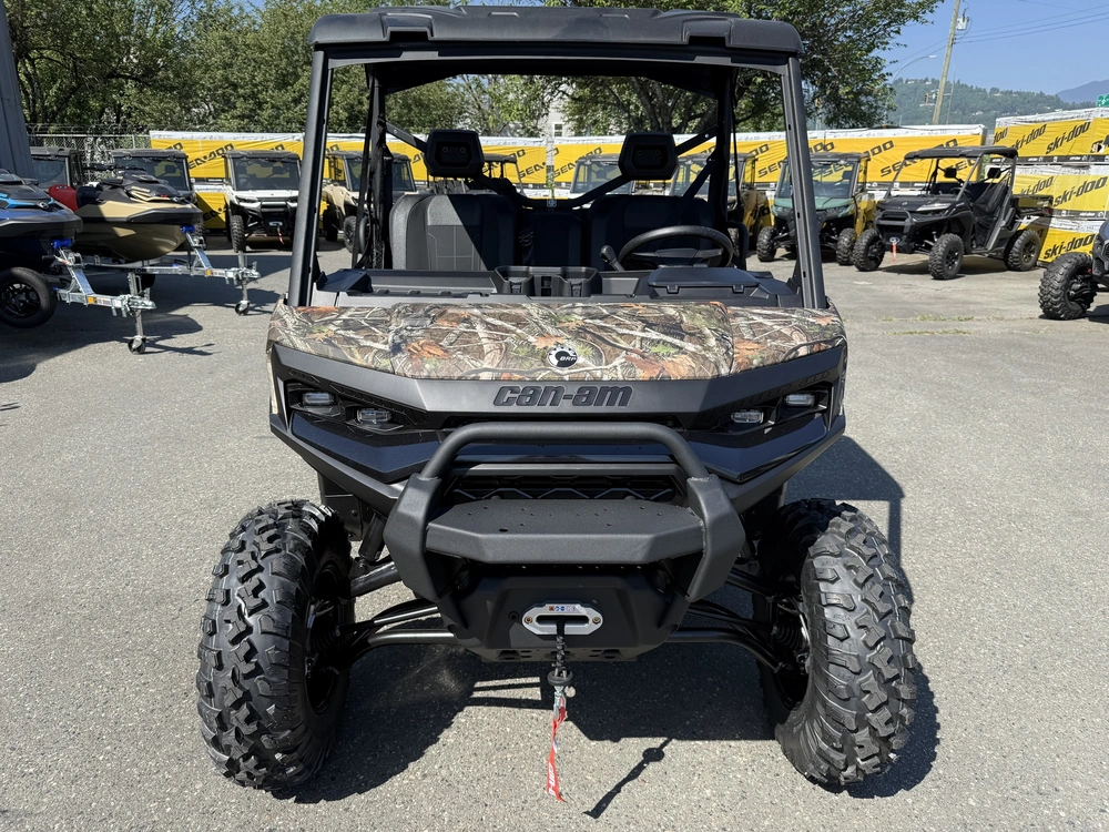 2026 Can-am Defender Xt Hd11 With 10.25' Infotainment alt