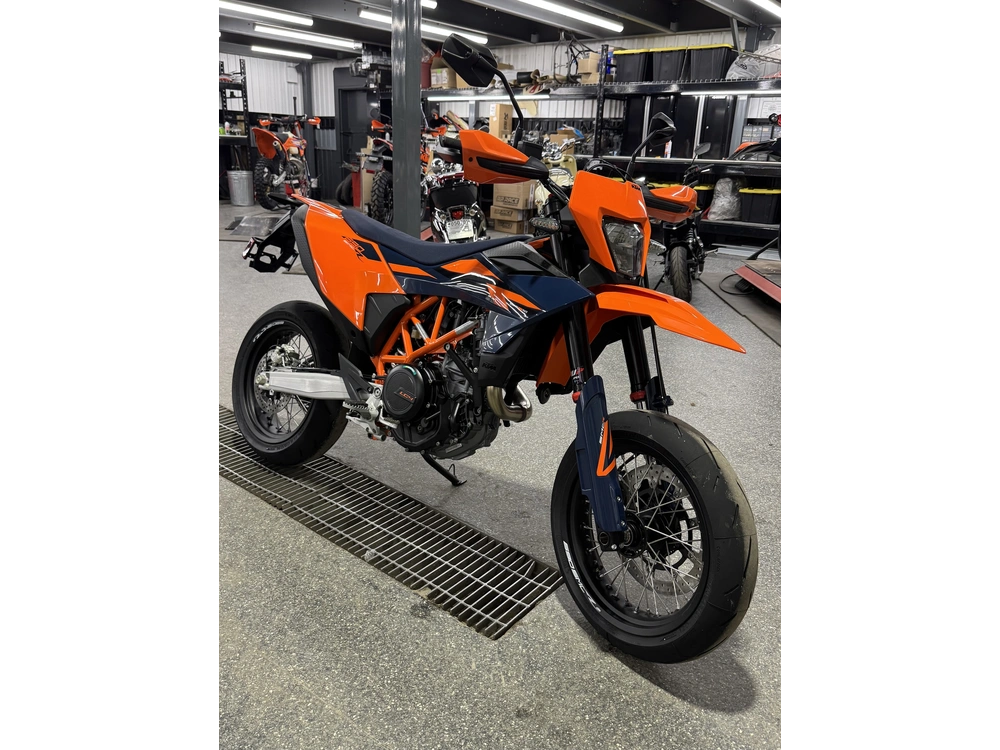 Ktm 690 Smc R 2026 alt