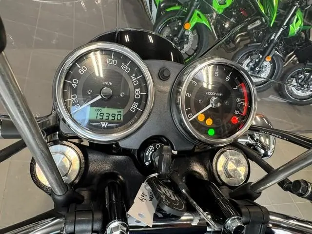 Kawasaki W800 2023