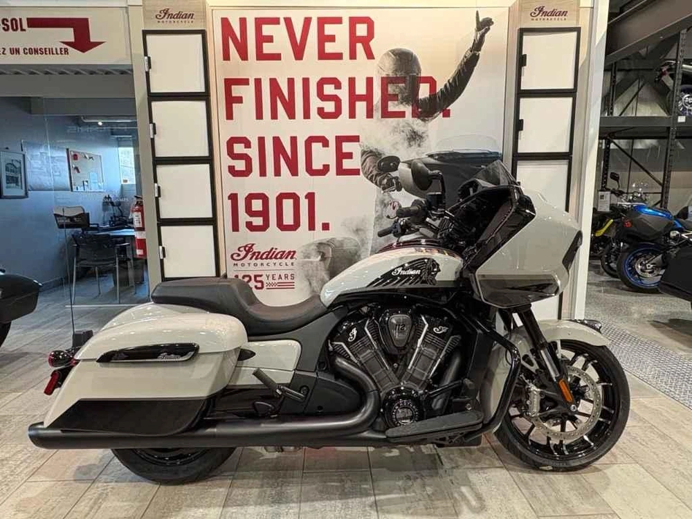 Indian Motorcycle Challenger Dark Horse + 112 Package 2026 alt
