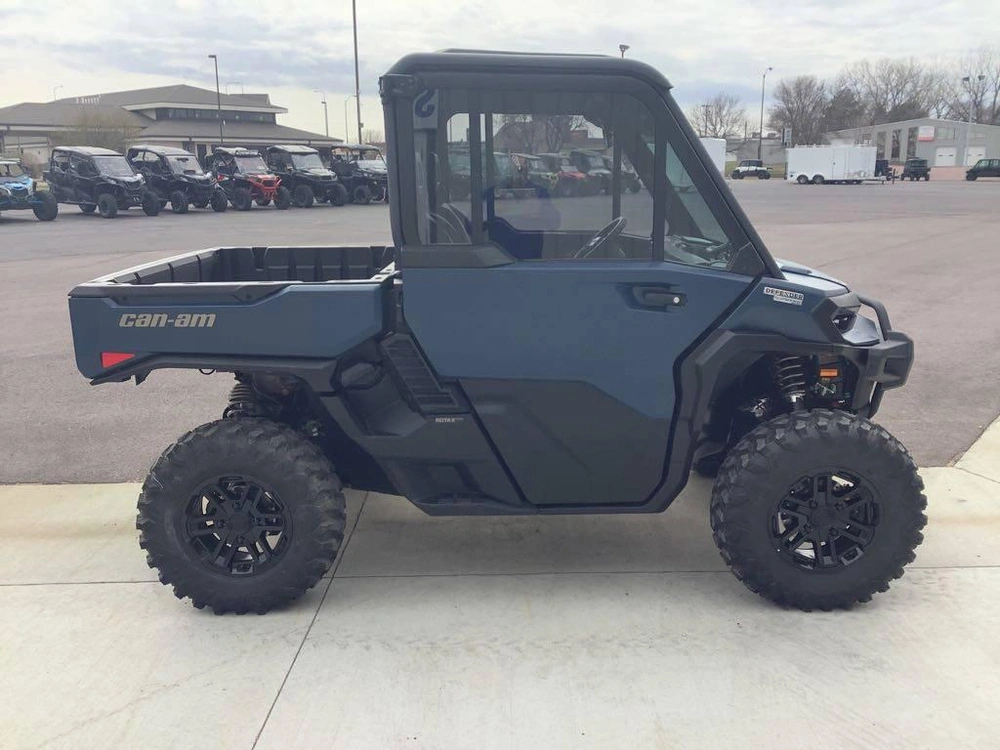 2026 Can-am Defender Limited Hd11 alt