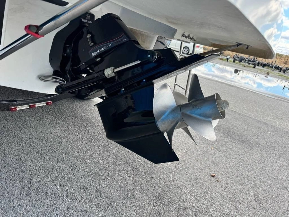 Glastron 245 Gtd 6.2l/b3 Mercruiser 2021 alt