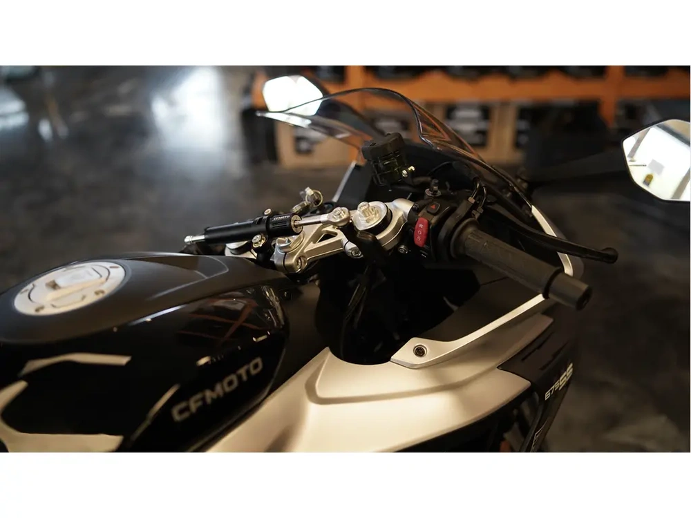 Cfmoto 675 Ss Noir 2026 alt