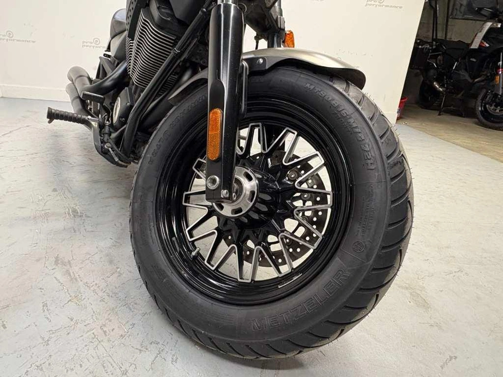 2017 Victory Motorcycles Gunner alt