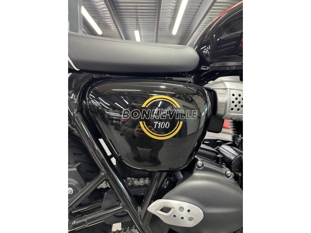 Triumph Bonneville T100 2026 alt