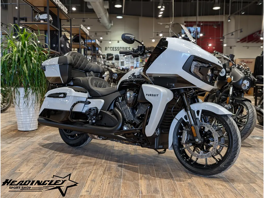2026 Indian Motorcycle Pursuit Dark Horse 112 + PowerBand Audio // Ghost White Metallic/Black Metallic 