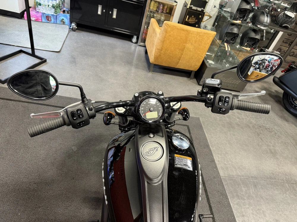 2026 Indian Motorcycle Chief alt