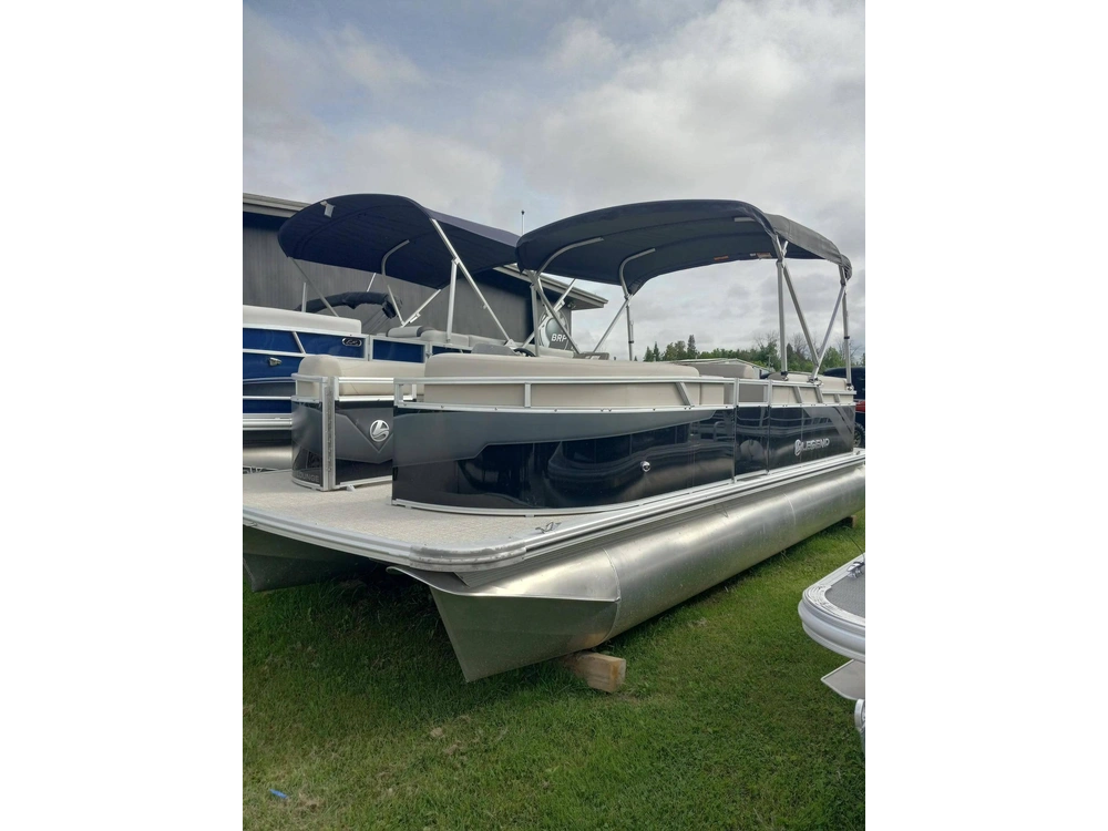 2023 Legend Q-series Le 21 Lounge W/merc 60elpt 4-stroke alt