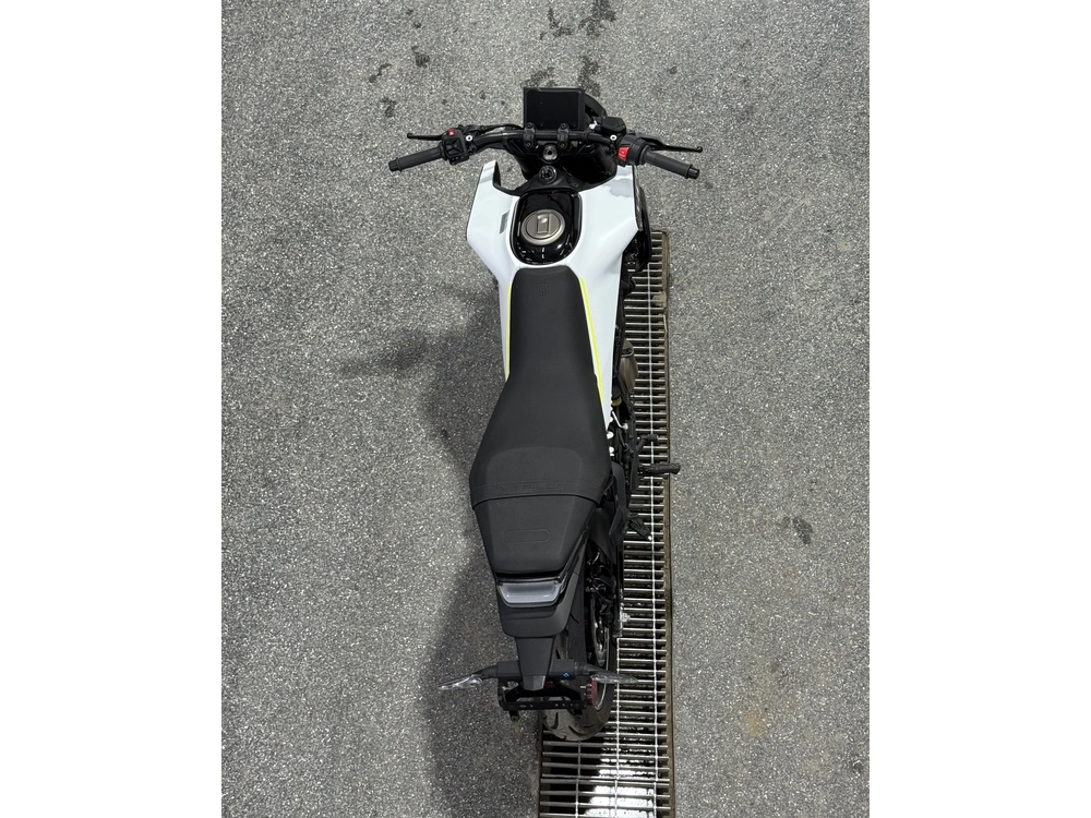 Husqvarna Vitpilen 401 B.d. 2024 alt
