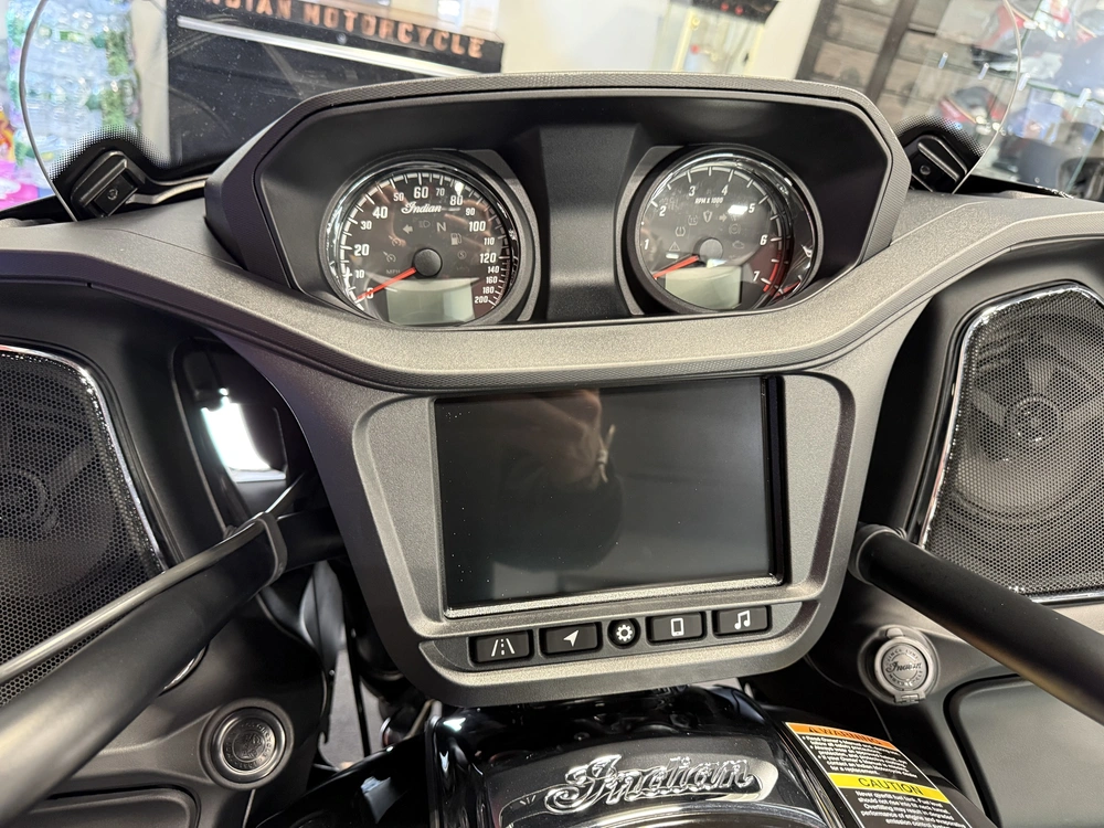 2025 Indian Motorcycle Challenger, Base alt