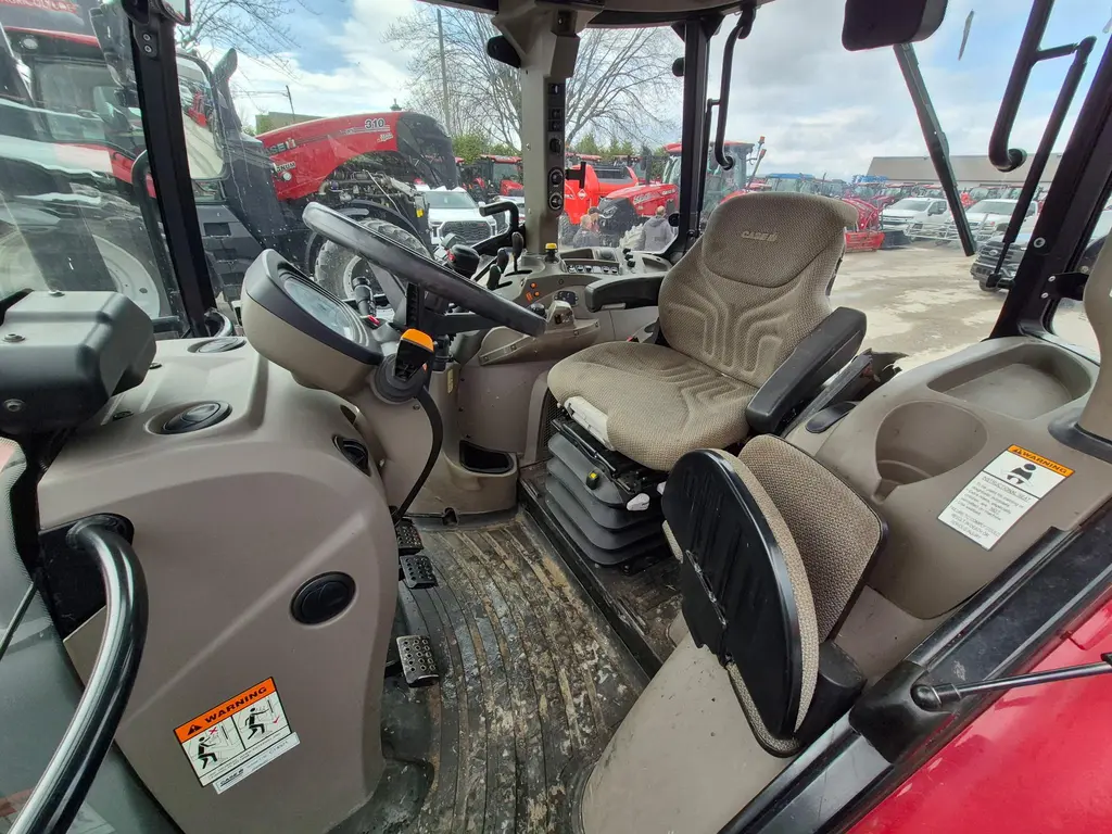 Case IH Farmall 115U 2017