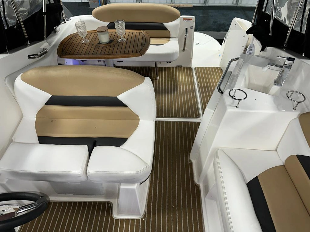 Larson Cabrio 265 2013 alt