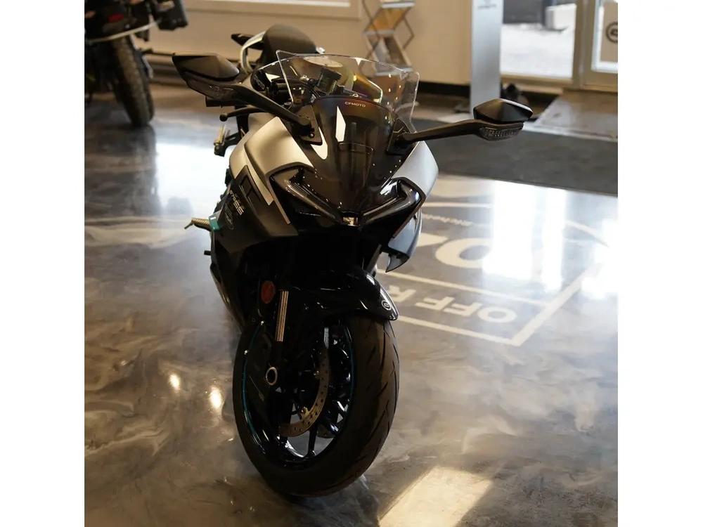 Cfmoto 675 Ss Noir 2026 alt